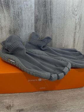 Gallonshark Minimal Socknit five-finger barefoot shoes Women’s 7 - Size 37 New